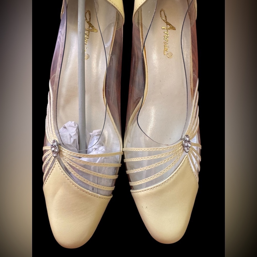 Annie Vintage Pumps